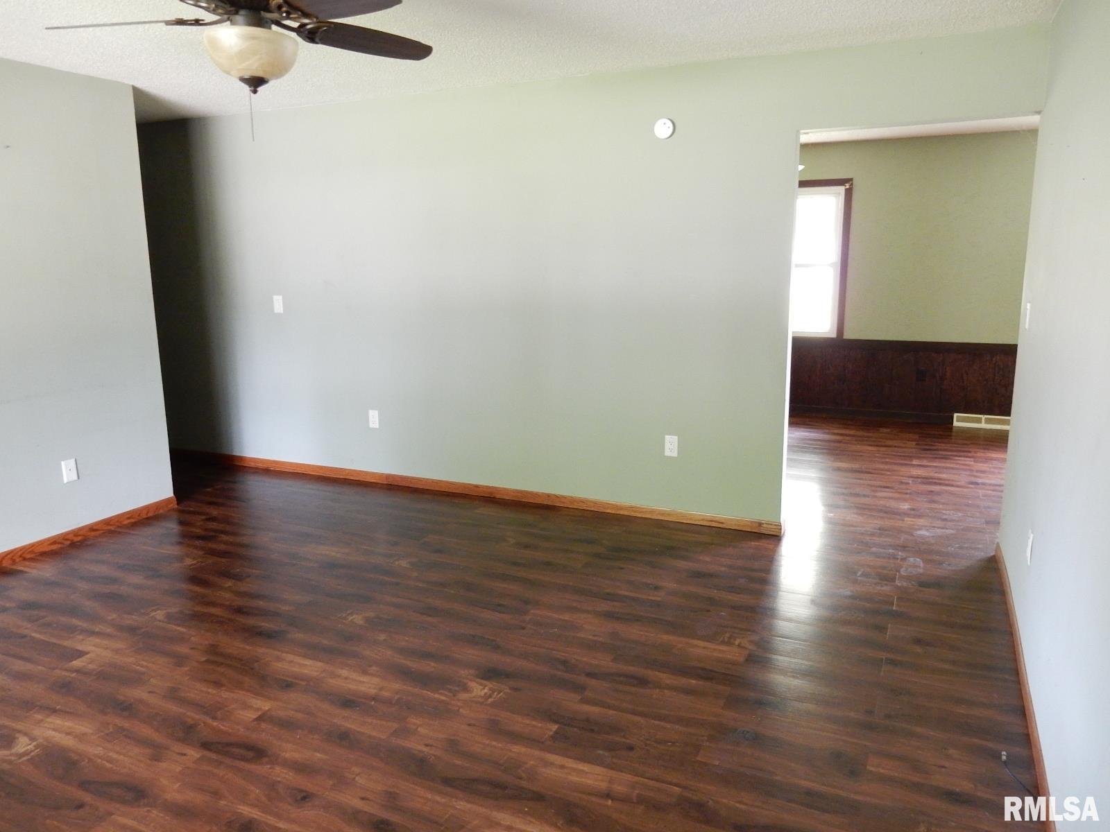 431 10th Street Lincoln, IL 62656 - Photo 5 of 22