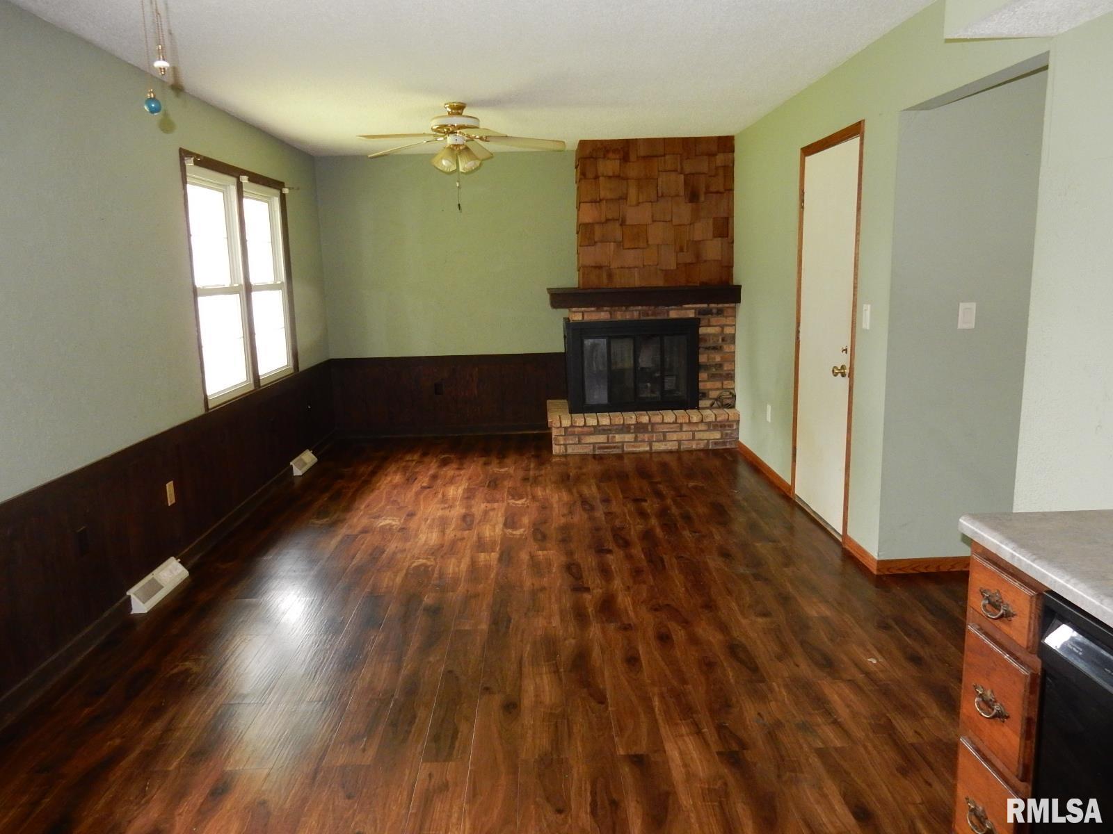 431 10th Street Lincoln, IL 62656 - Photo 6 of 22
