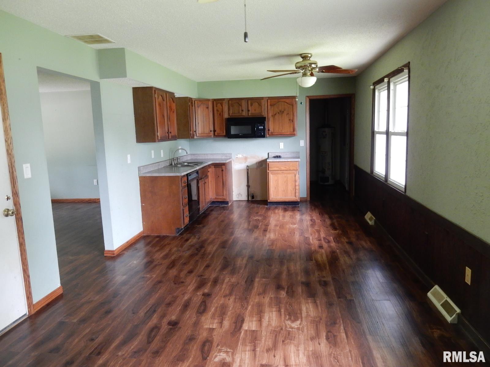 431 10th Street Lincoln, IL 62656 - Photo 7 of 22