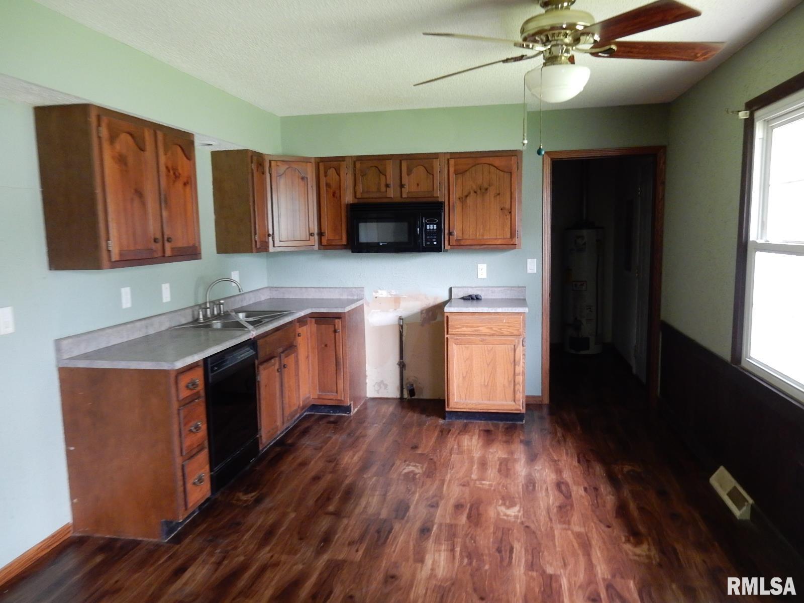 431 10th Street Lincoln, IL 62656 - Photo 8 of 22