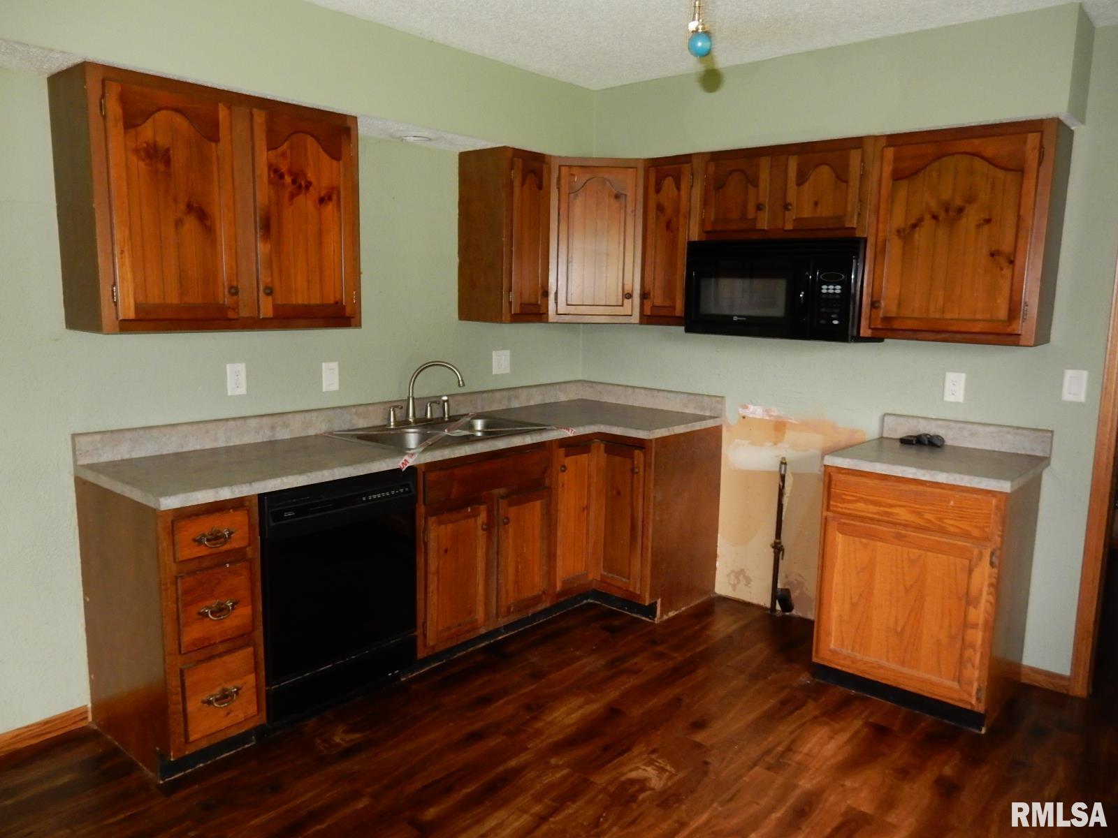 431 10th Street Lincoln, IL 62656 - Photo 9 of 22