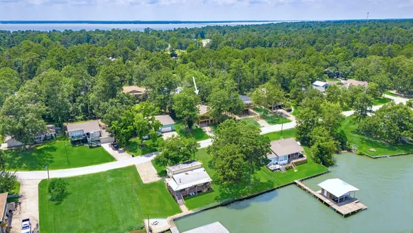 $325,000 | 311 Harbor Drive, Onalaska, TX 77360