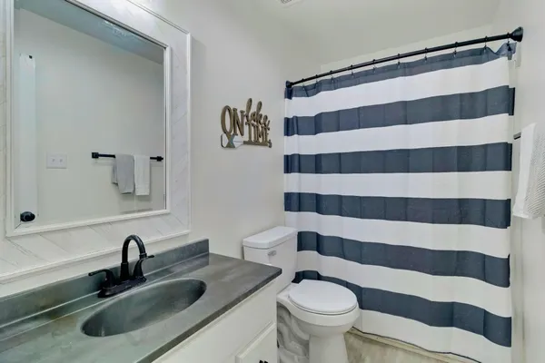 $325,000 | 311 Harbor Drive, Onalaska, TX 77360