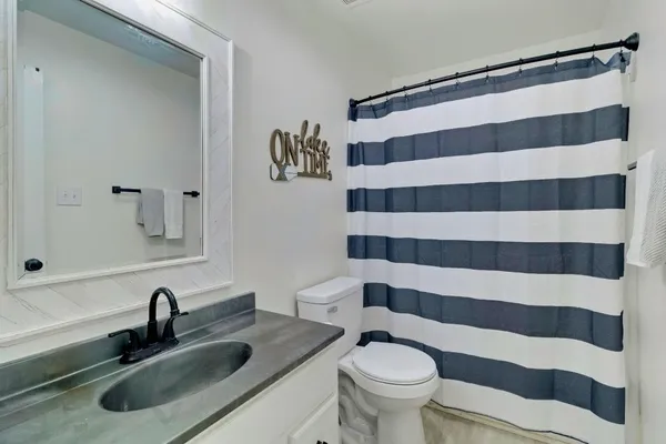 $325,000 | 311 Harbor Drive, Onalaska, TX 77360