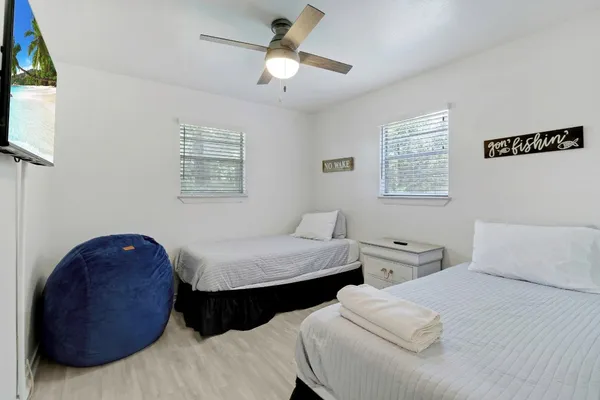 $325,000 | 311 Harbor Drive, Onalaska, TX 77360