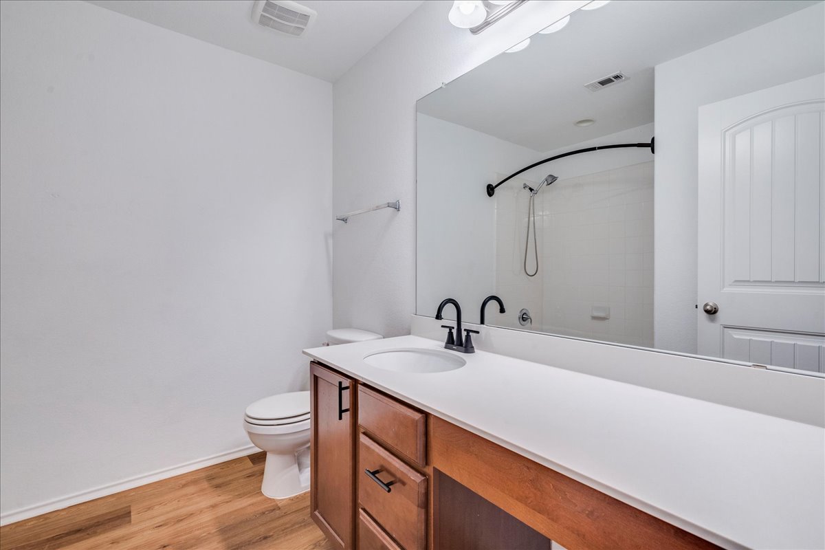 401 Waterleaf Boulevard Kyle, TX 78640 - Photo 23 of 28 Upstairs bathroom