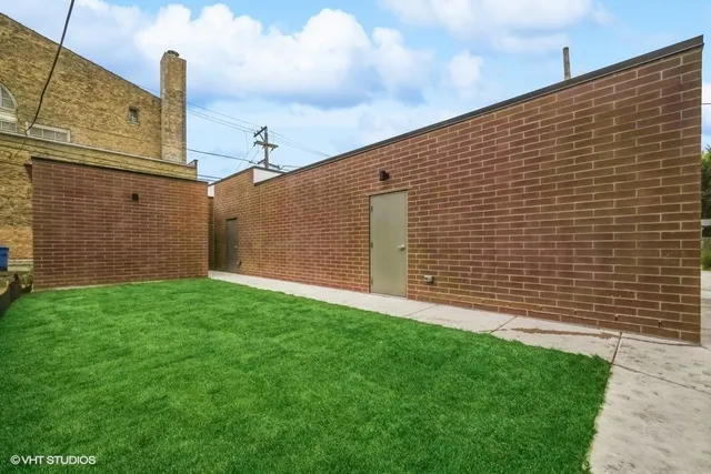 $2,320 | 4014 South Ellis Avenue, Unit 8, Chicago, IL 60653