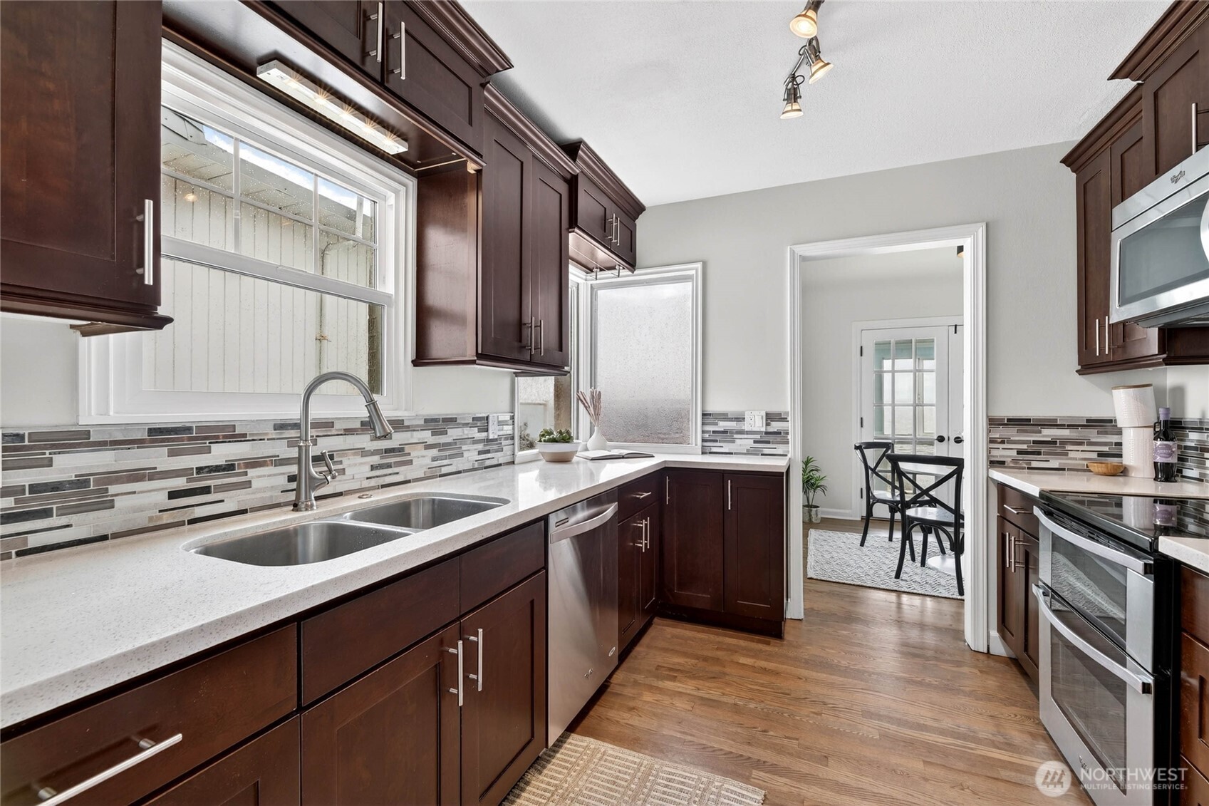 5311 Beach Drive Southwest Seattle, WA 98136 - Photo 14 of 40