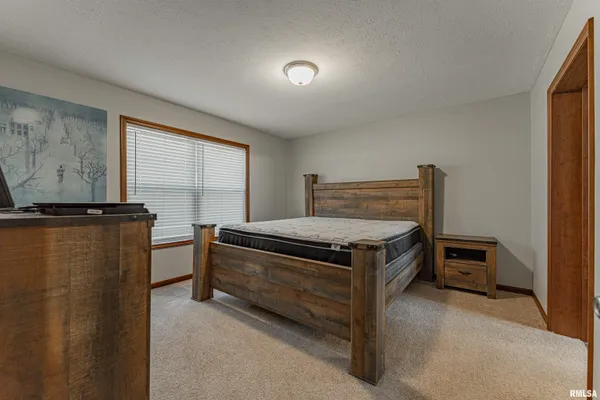 $279,000 | 31651 West Avenue, Middletown, IL 62666