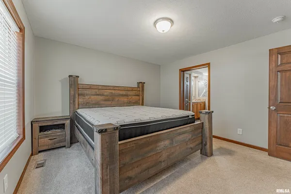 $279,000 | 31651 West Avenue, Middletown, IL 62666