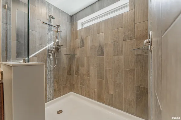 $279,000 | 31651 West Avenue, Middletown, IL 62666