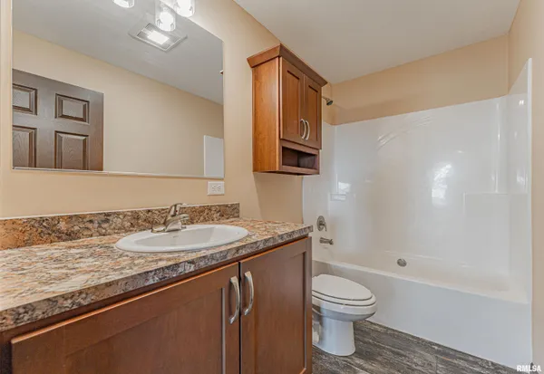 $279,000 | 31651 West Avenue, Middletown, IL 62666