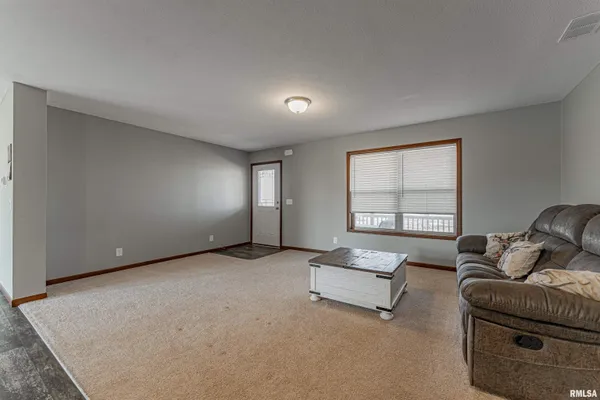 $279,000 | 31651 West Avenue, Middletown, IL 62666