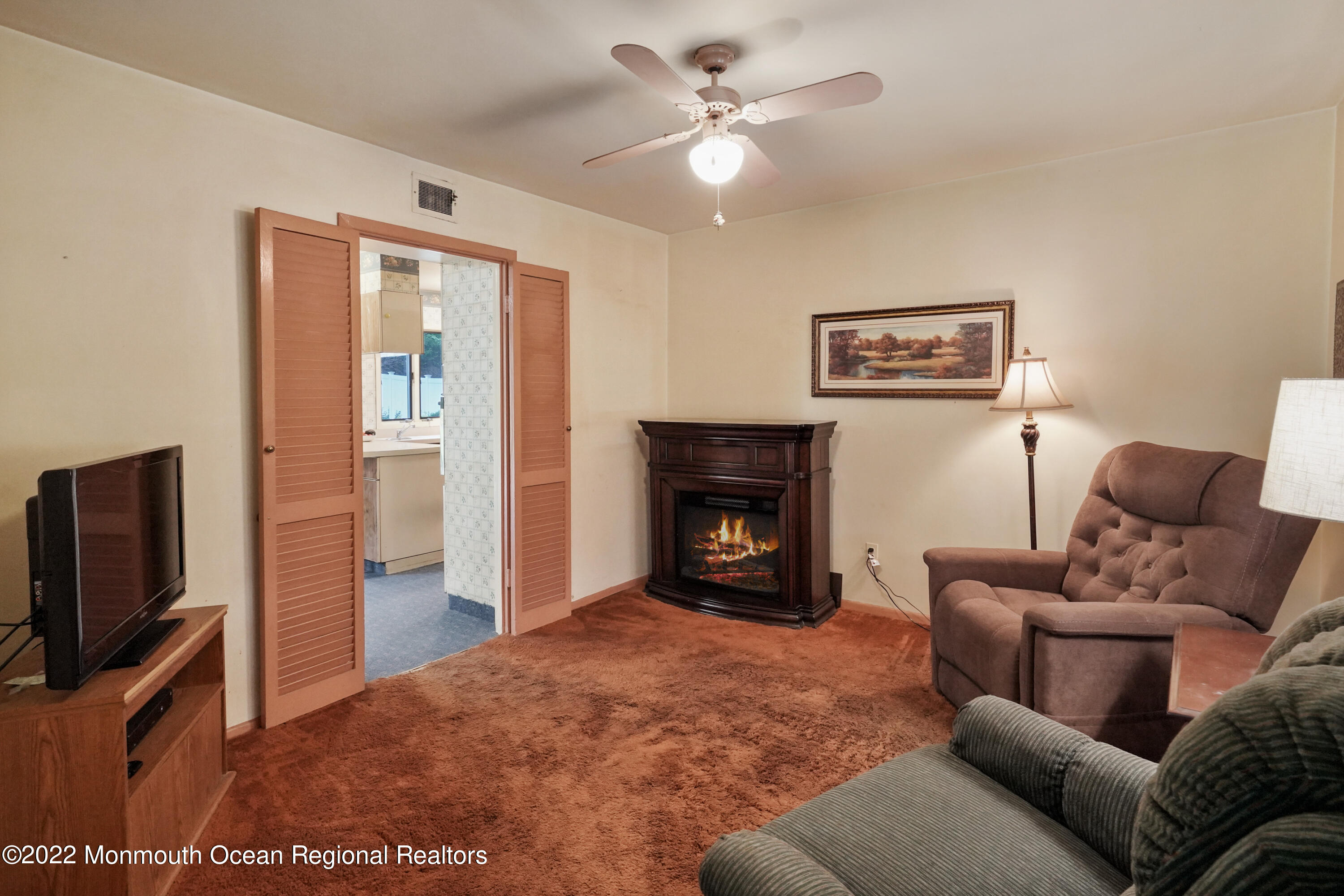 120 Idlebrook Lane Aberdeen, NJ 07747 - Photo 13 of 34 43E3C680-C934-4052-B94B-516B442A4BFA