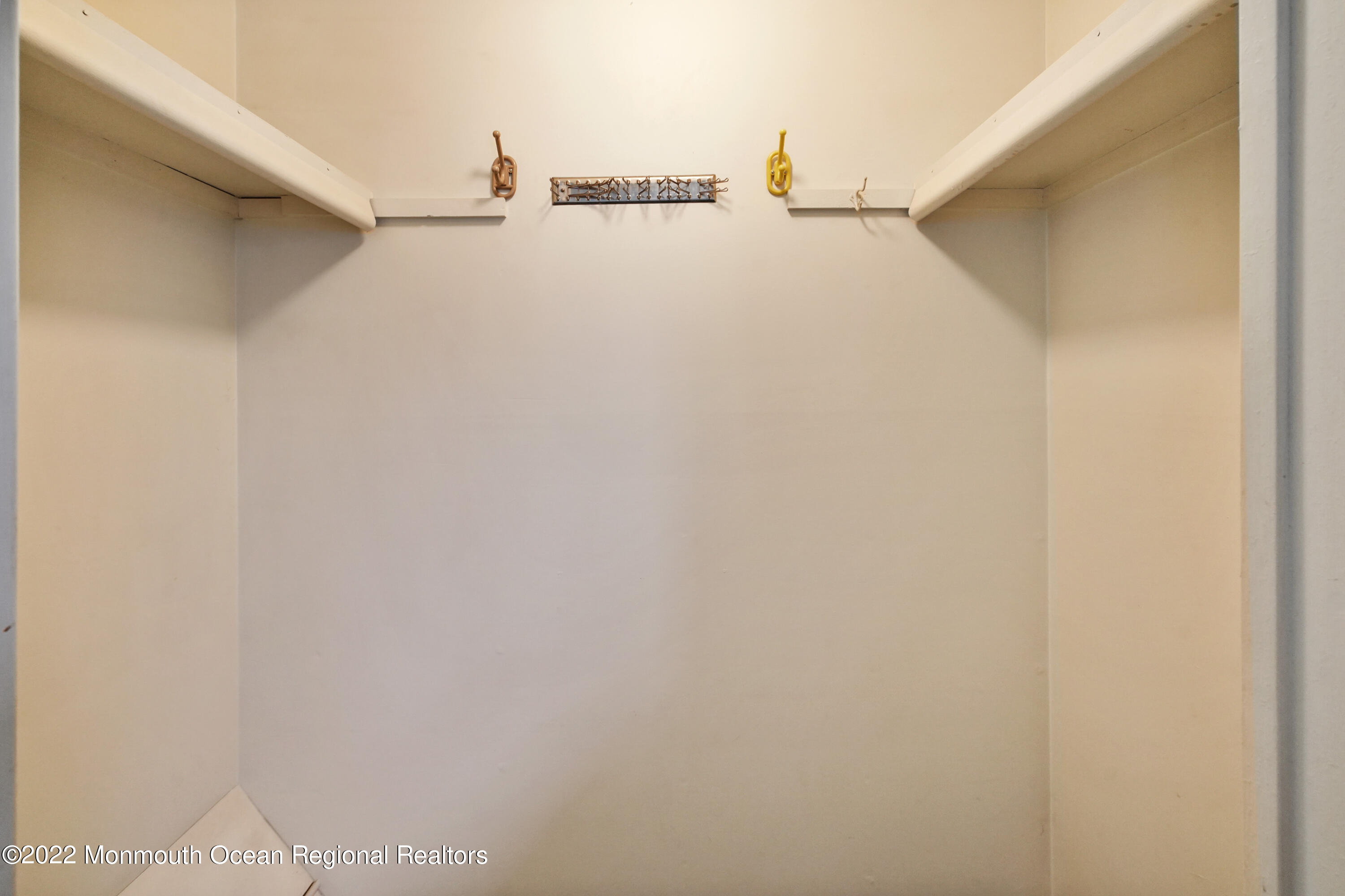120 Idlebrook Lane Aberdeen, NJ 07747 - Photo 20 of 34 B275FEB3-0431-4903-BC01-16F8A307D8A5
