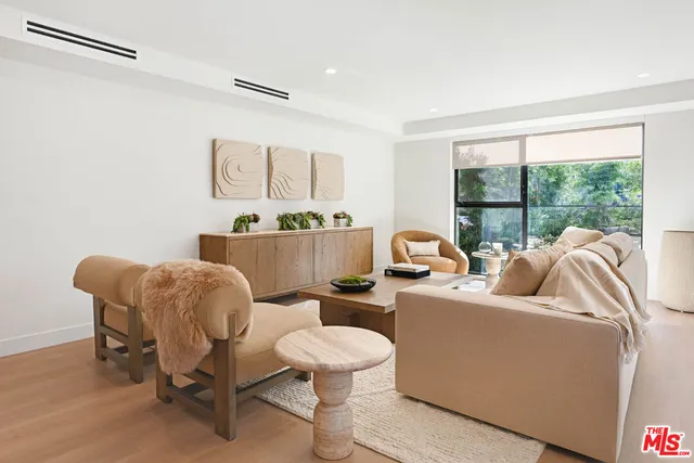 $11,900 | 350 North Palm Drive, Unit 202, Beverly Hills, CA 90210