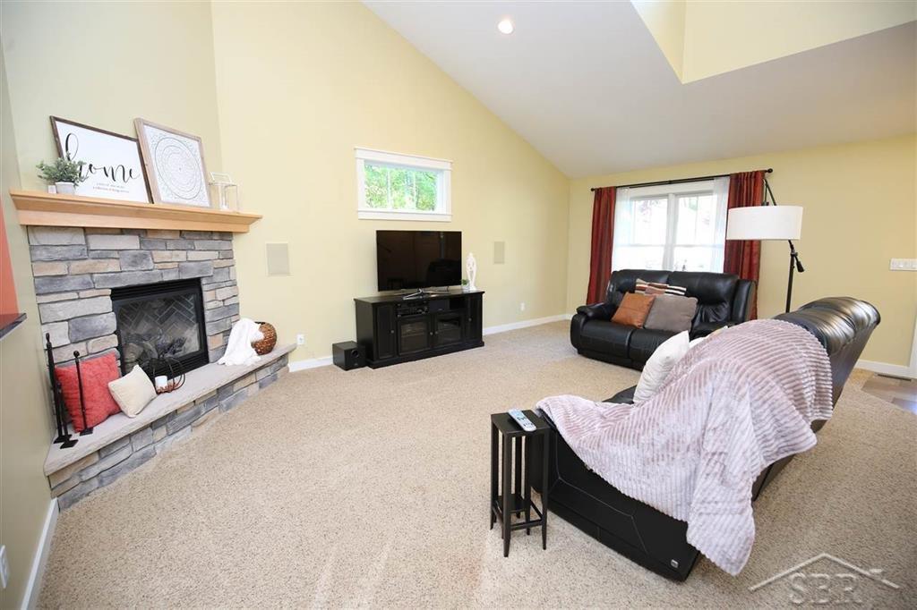 5210 Ridgeview Court Midland, MI 48642 - Photo 5 of 28 50025803-4.JPG
