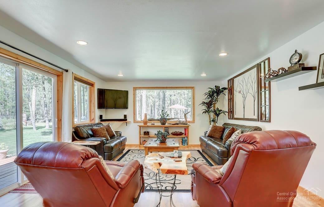 55630 Snow Goose Road Bend, OR 97707 - Photo 11 of 25 Gallery Image 11