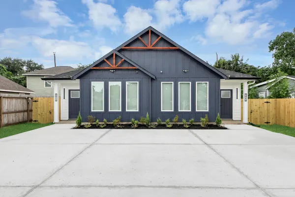 $410,000 | 221 Armstrong Street, Houston, TX 77029