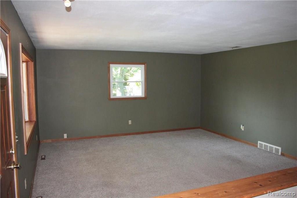 8293 North State Road Otisville, MI 48463 - Photo 15 of 30
