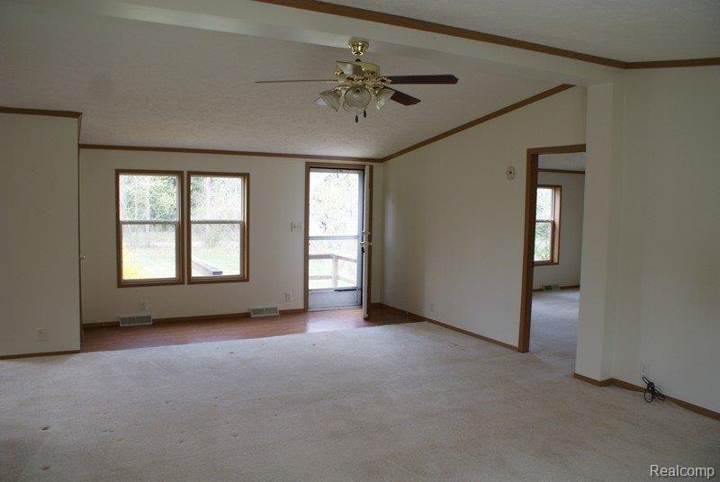 1547 Kile Road Metamora, MI 48455 - Photo 4 of 16 DSC09628.JPG