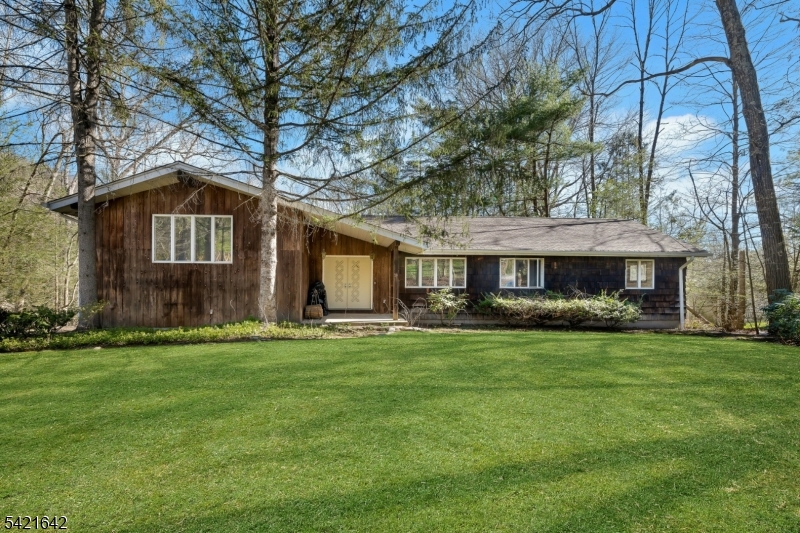 24 Deerhaven Lane Oak Ridge, NJ 07438 - Photo 1 of 31