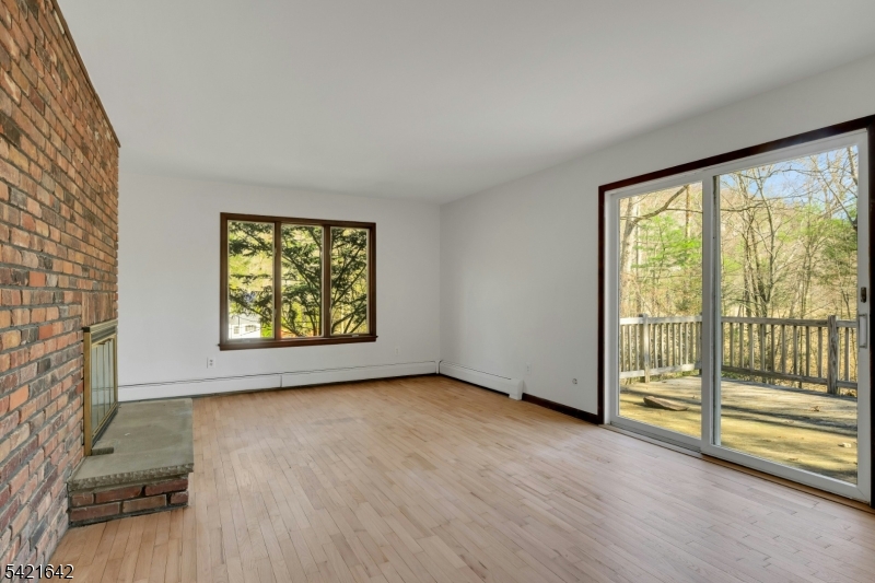 24 Deerhaven Lane Oak Ridge, NJ 07438 - Photo 14 of 31