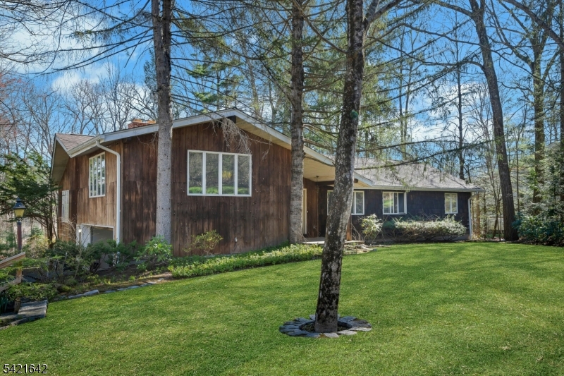 24 Deerhaven Lane Oak Ridge, NJ 07438 - Photo 3 of 31