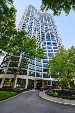 $1,650 | 5000 Town Centre, Unit 307, Southfield, MI 48075