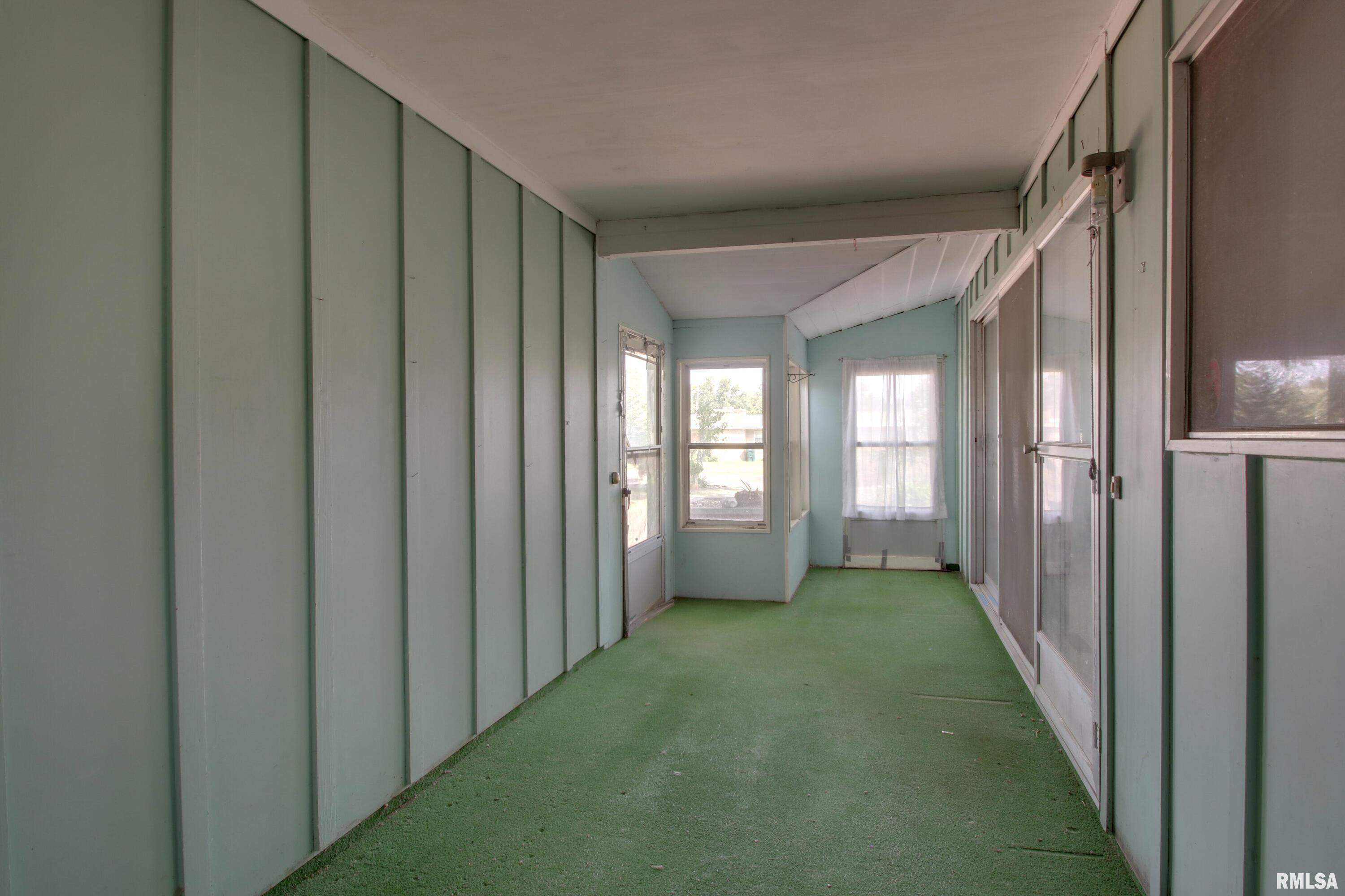 2528 Spring Street Quincy, IL 62301 - Photo 4 of 25