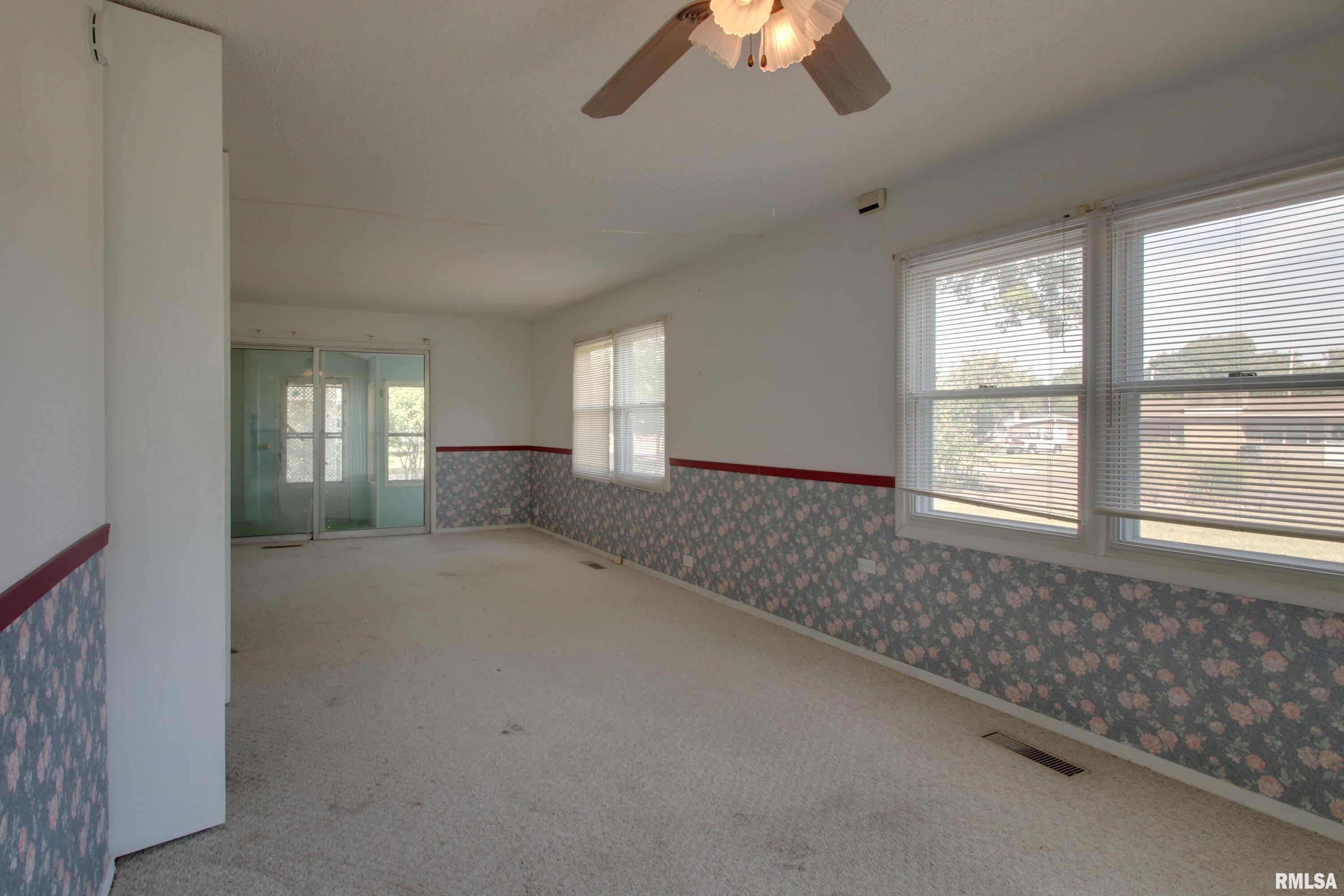 2528 Spring Street Quincy, IL 62301 - Photo 5 of 25