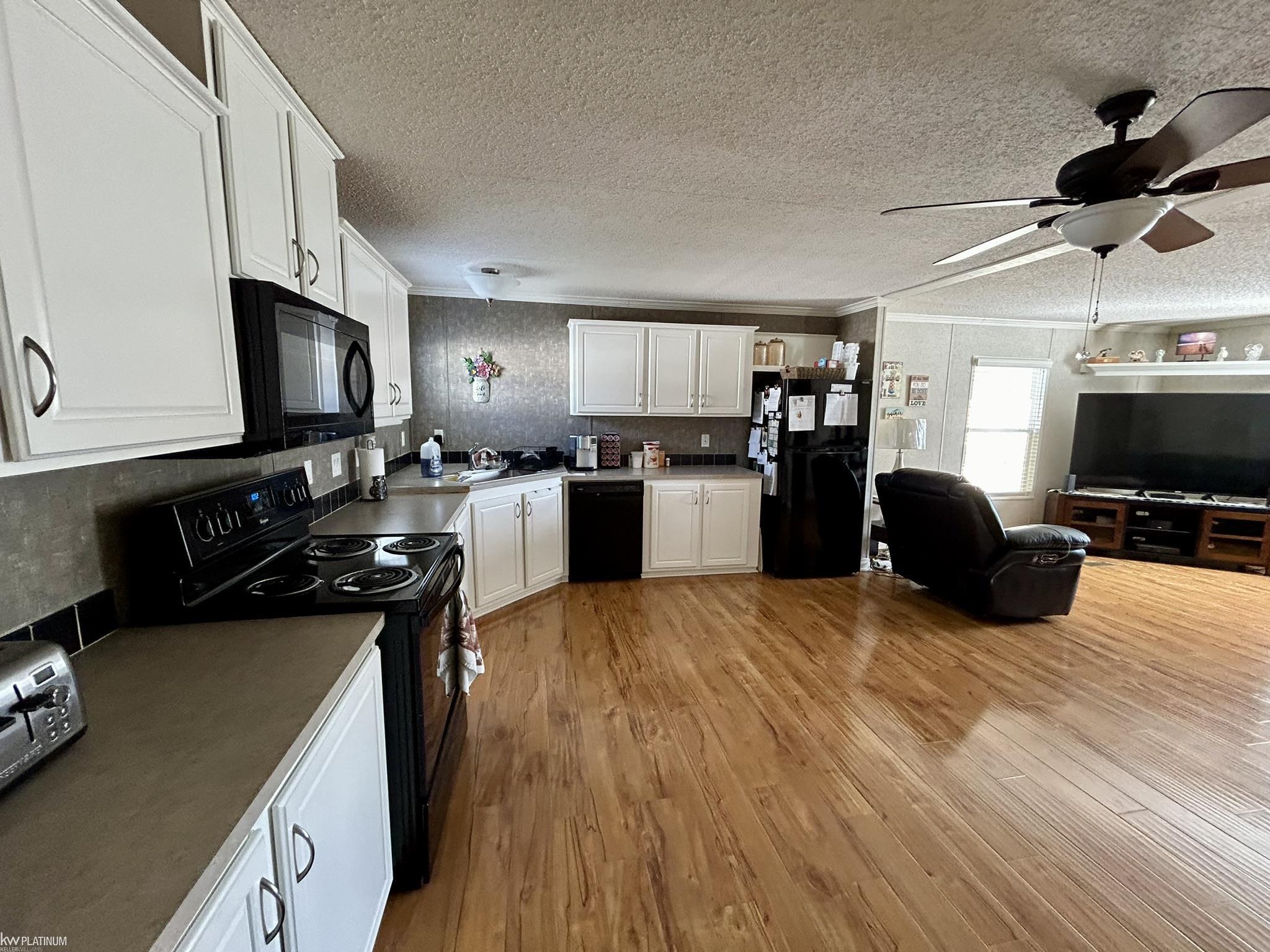 3333 Ravenswood Road Marysville, MI 48040 - Photo 6 of 25 50149949-935d6095-3f10-4b3e-885b-0c8da8d14a26.JPG