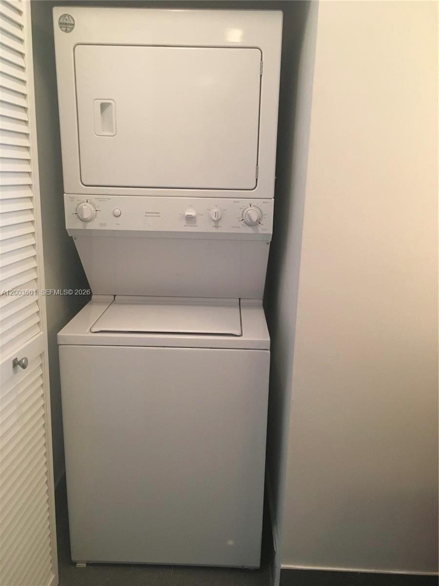 1111 Southwest 1st Avenue, Unit 2223N Miami, FL 33130 - Photo 16 of 39 a utility room with dryer and washer