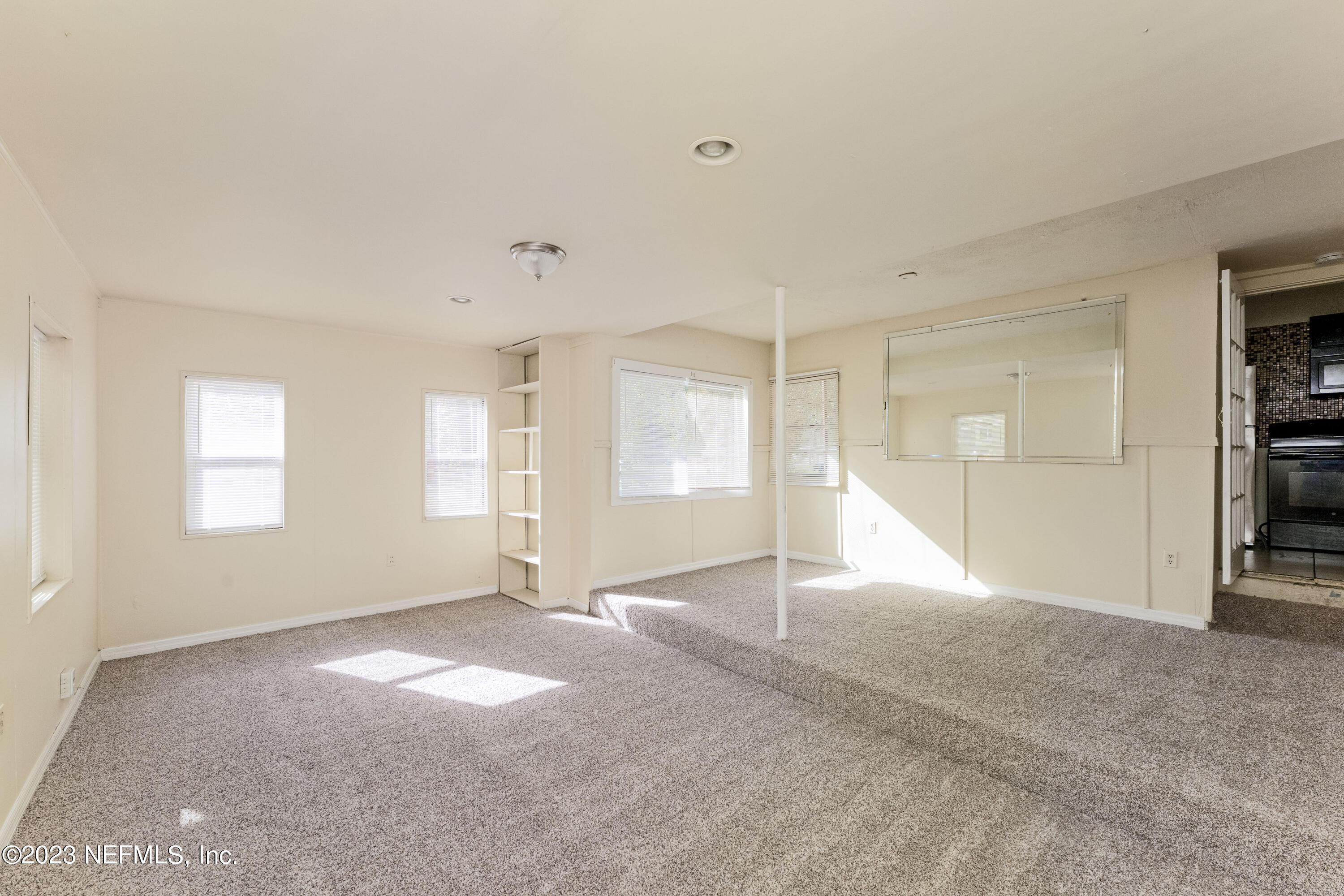 2929 Lippia Road Jacksonville, FL 32209 - Photo 9 of 20 Family Great Room