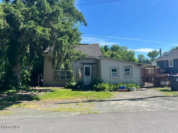 $59,900 | 323 Oakhurst Street, Troy, NY 12182