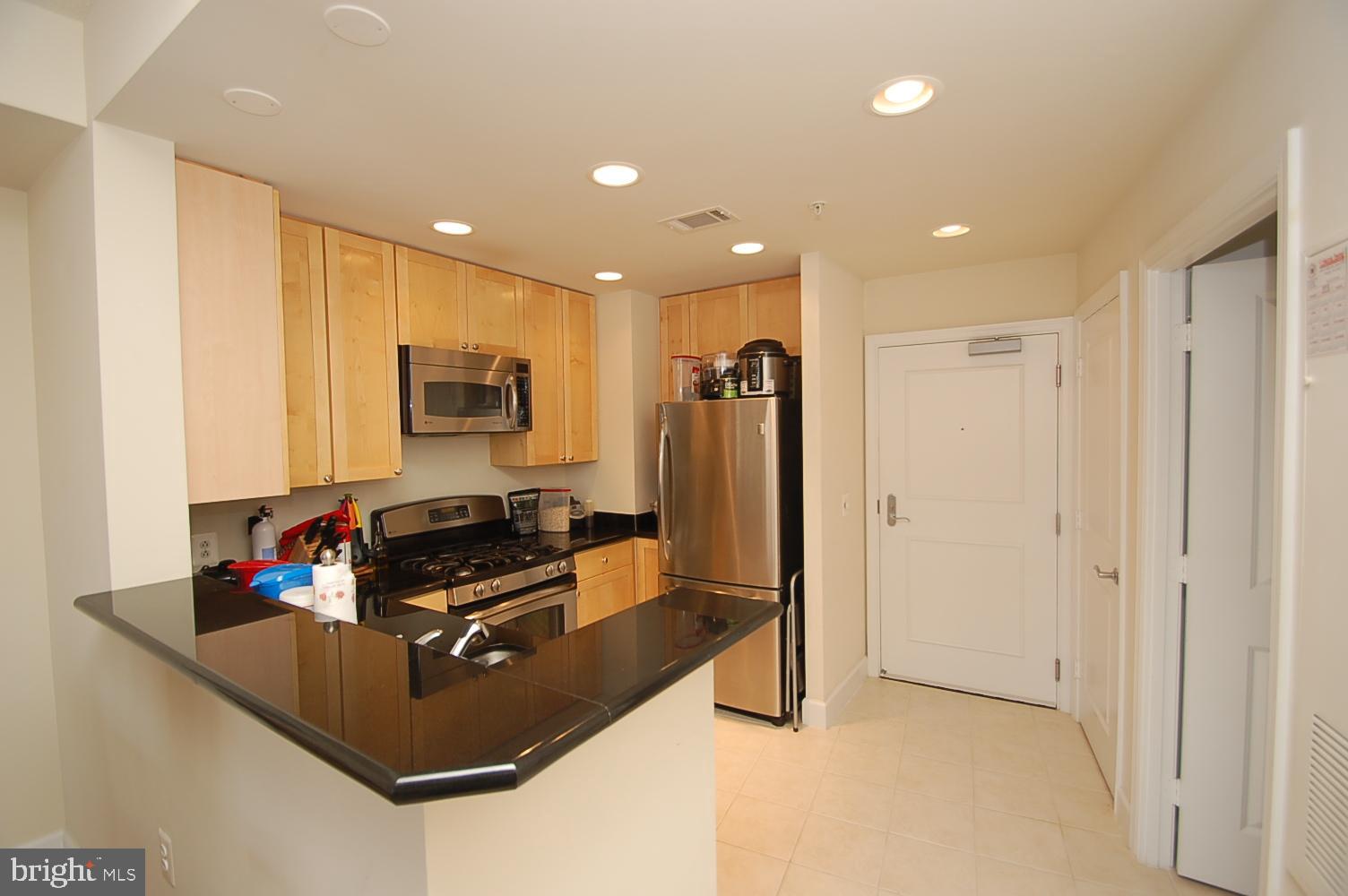 3650 South Glebe Road, Unit 567 Arlington, VA 22202 - Photo 4 of 12 Kitchen