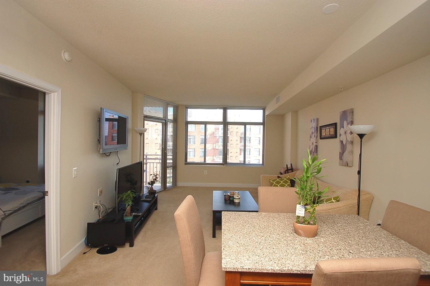 3650 South Glebe Road, Unit 567 Arlington, VA 22202 - Photo 7 of 12 Living Room