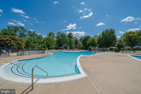 $345,000 | 6725 West Wakefield Drive, Unit B1, Alexandria, VA 22307