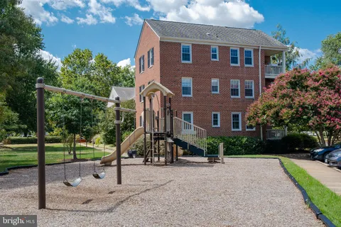 $345,000 | 6725 West Wakefield Drive, Unit B1, Alexandria, VA 22307