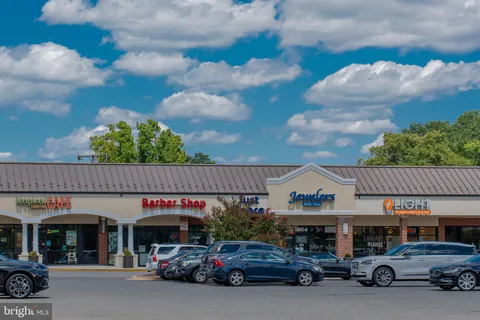 $345,000 | 6725 West Wakefield Drive, Unit B1, Alexandria, VA 22307