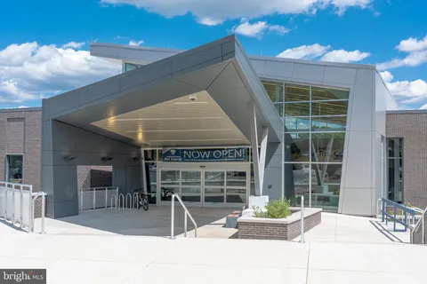 $345,000 | 6725 West Wakefield Drive, Unit B1, Alexandria, VA 22307