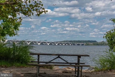 $345,000 | 6725 West Wakefield Drive, Unit B1, Alexandria, VA 22307