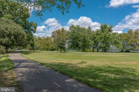 $345,000 | 6725 West Wakefield Drive, Unit B1, Alexandria, VA 22307