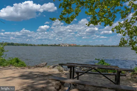 $345,000 | 6725 West Wakefield Drive, Unit B1, Alexandria, VA 22307