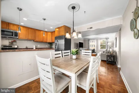 $345,000 | 6725 West Wakefield Drive, Unit B1, Alexandria, VA 22307