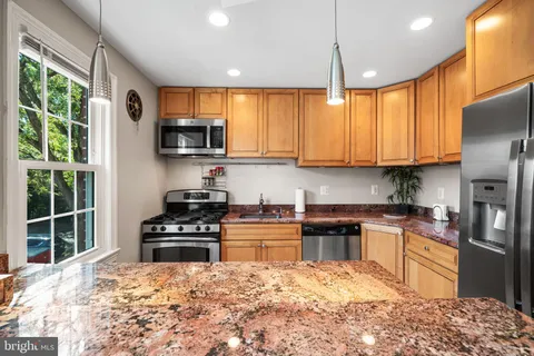 $345,000 | 6725 West Wakefield Drive, Unit B1, Alexandria, VA 22307