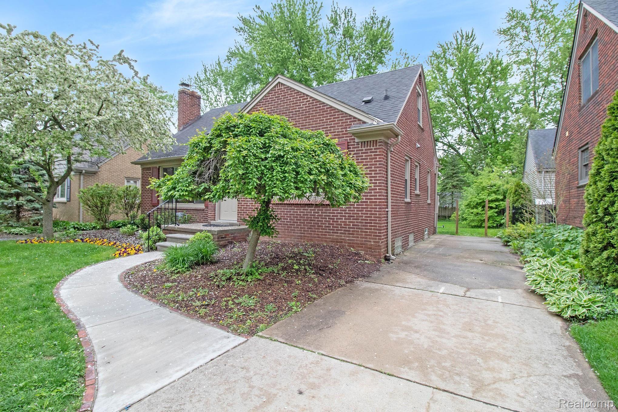 2070 Pembroke Road Birmingham, MI 48009 - Photo 28 of 34 IMG_0050.jpg