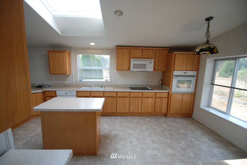 4925 165th Lane Southwest Rochester, WA 98579 - Photo 7 of 15 Gallery Image 7