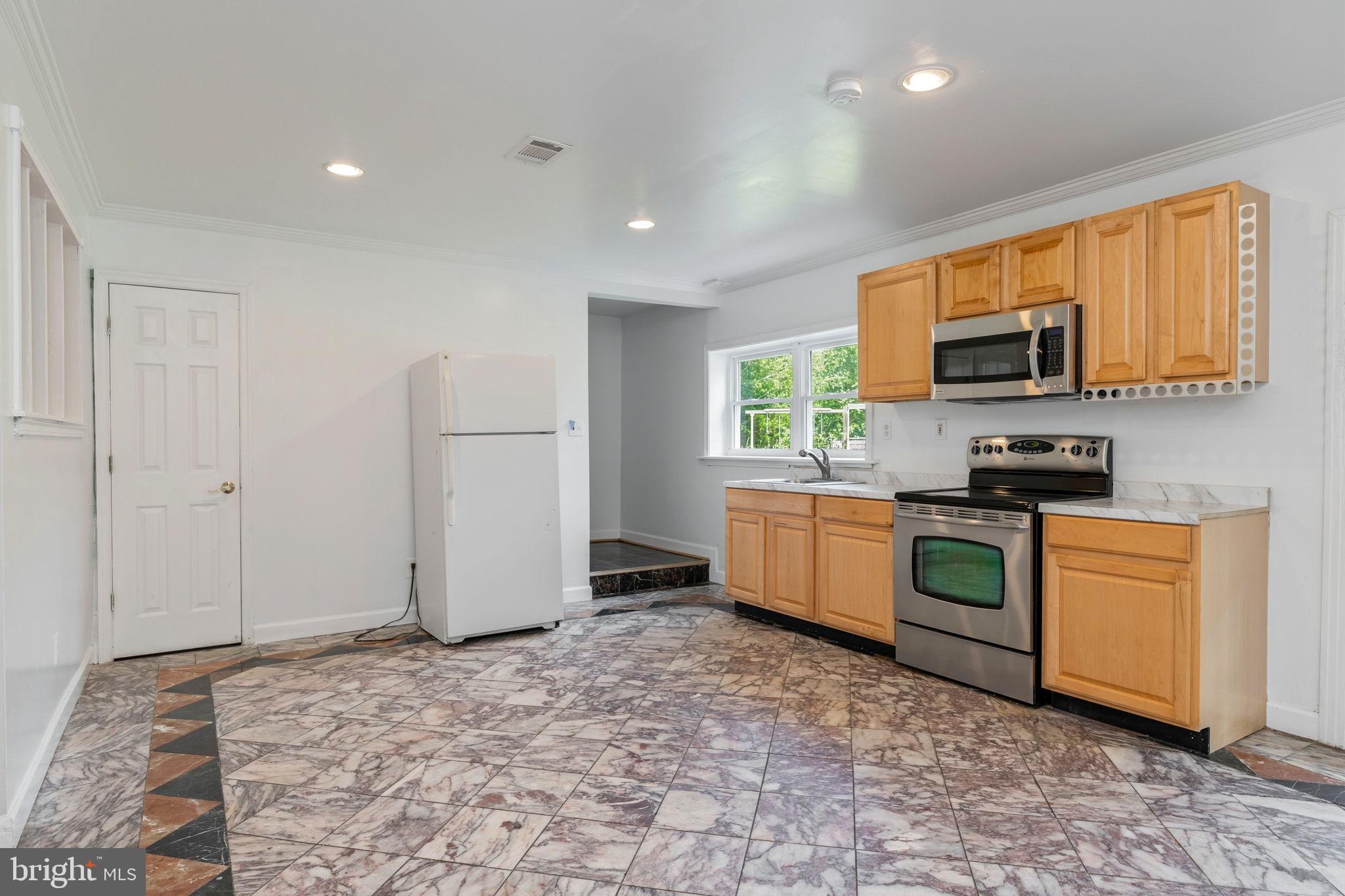 11325 Bacon Race Road Woodbridge, VA 22192 - Photo 33 of 54 a kitchen with a refrigerator and a stove top oven