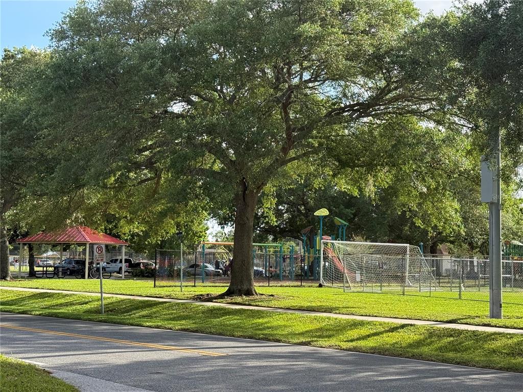 644 Indiana Street Orlando, FL 32805 - Photo 13 of 15 a view of a basketball court